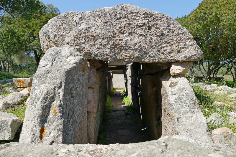 Tomba die Giganti Su Monte Ape